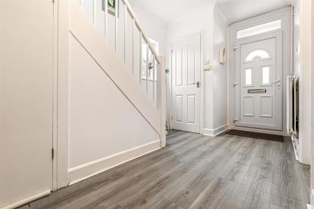 3 bedroom Semi-detached house for sale in Oakfield Road, Leicester