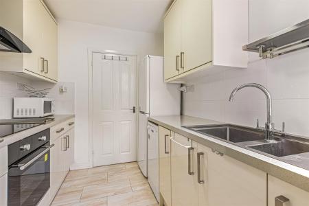 3 bedroom Semi-detached house for sale in Oakfield Road, Leicester