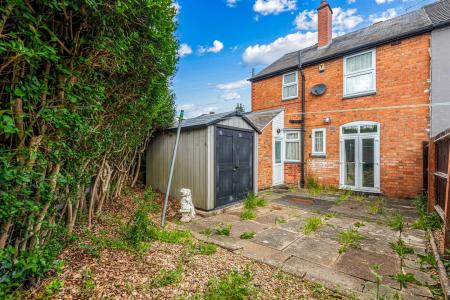 3 bedroom Semi-detached house for sale in Oakfield Road, Leicester