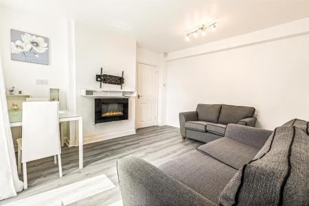 3 bedroom Semi-detached house for sale in Oakfield Road, Leicester
