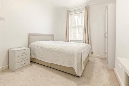 3 bedroom Semi-detached house for sale in Oakfield Road, Leicester