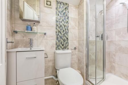 3 bedroom Semi-detached house for sale in Oakfield Road, Leicester