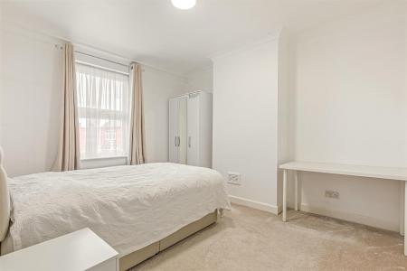3 bedroom Semi-detached house for sale in Oakfield Road, Leicester