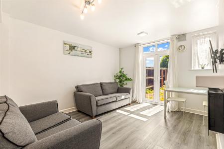 3 bedroom Semi-detached house for sale in Oakfield Road, Leicester
