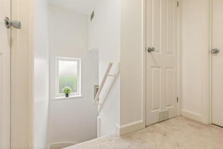3 bedroom Semi-detached house for sale in Oakfield Road, Leicester