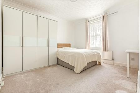 3 bedroom Semi-detached house for sale in Oakfield Road, Leicester