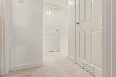 3 bedroom Semi-detached house for sale in Oakfield Road, Leicester