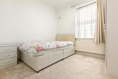 3 bedroom Semi-detached house for sale in Oakfield Road, Leicester