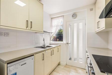 3 bedroom Semi-detached house for sale in Oakfield Road, Leicester