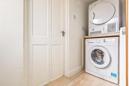 3 bedroom Semi-detached house for sale in Oakfield Road, Leicester