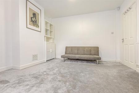 3 bedroom Semi-detached house for sale in Oakfield Road, Leicester