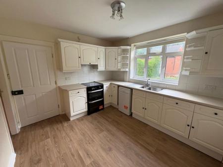 3 bedroom Property to let in Church Lane, Leciester