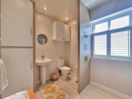 2 bedroom Terraced House for sale in Cavendish Road, Leicester