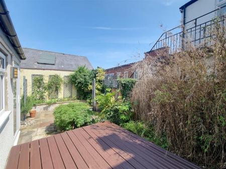 2 bedroom Terraced House for sale in Cavendish Road, Leicester