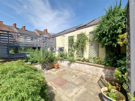 2 bedroom Terraced House for sale in Cavendish Road, Leicester
