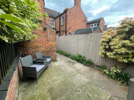 2 bedroom Property to let in Knighton Fields Road East, Leicester
