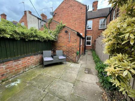 2 bedroom Property to let in Knighton Fields Road East, Leicester