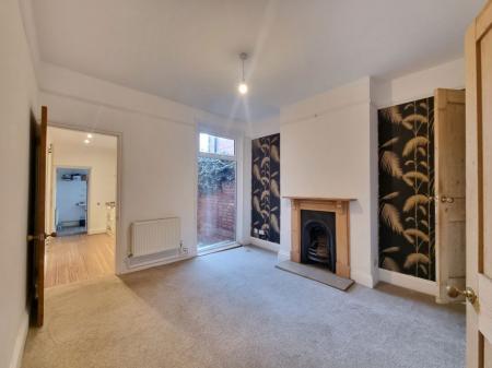 2 bedroom Property to let in Clarendon Park Road, Leicester