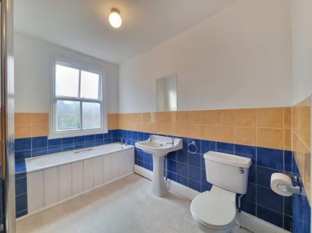 2 bedroom Property to let in Clarendon Park Road, Leicester
