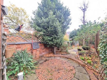 2 bedroom Property to let in Clarendon Park Road, Leicester