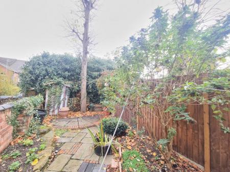 2 bedroom Property to let in Clarendon Park Road, Leicester