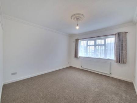 2 bedroom Property to let in Foxhunter Drive, Leicester