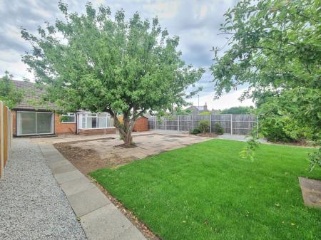2 bedroom Property to let in Foxhunter Drive, Leicester