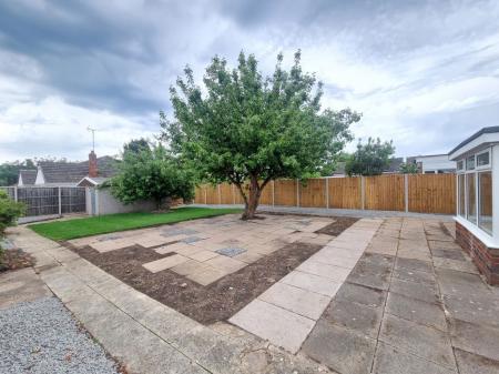 2 bedroom Property to let in Foxhunter Drive, Leicester