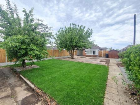2 bedroom Property to let in Foxhunter Drive, Leicester