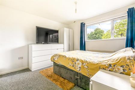 3 bedroom Terraced House for sale in Featherstone Drive, Leicester