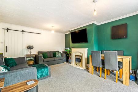 3 bedroom Terraced House for sale in Featherstone Drive, Leicester