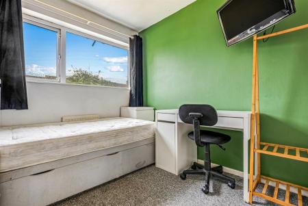 3 bedroom Terraced House for sale in Featherstone Drive, Leicester
