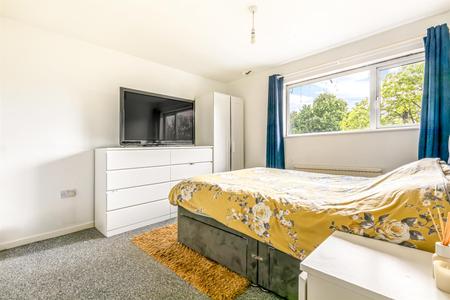 3 bedroom Terraced House for sale in Featherstone Drive, Leicester