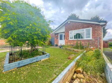 2 bedroom Detached bungalow for sale in Hatherleigh Road, Leicester