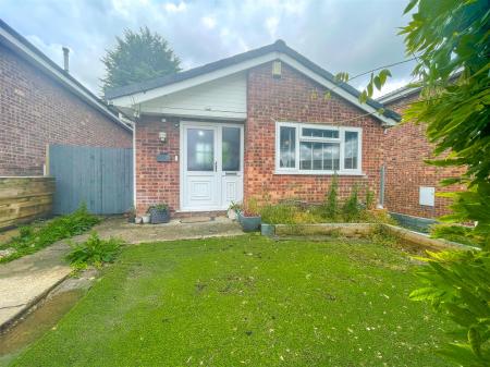 2 bedroom Detached bungalow for sale in Hatherleigh Road, Leicester