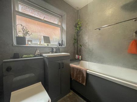 2 bedroom Detached bungalow for sale in Hatherleigh Road, Leicester