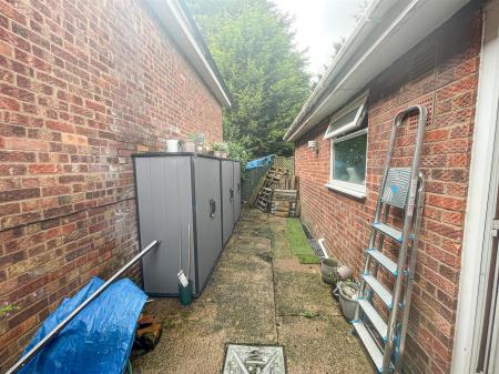 2 bedroom Detached bungalow for sale in Hatherleigh Road, Leicester