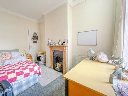 2 bedroom Terraced House for sale in Leicester
