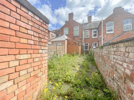 2 bedroom Terraced House for sale in Leicester