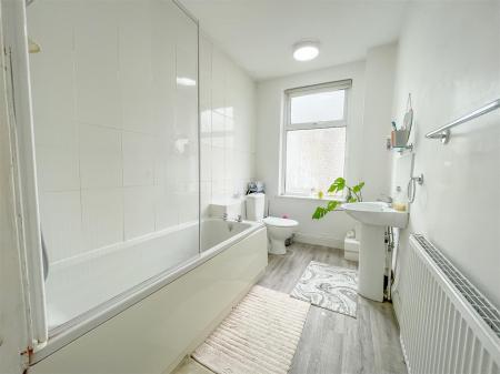 2 bedroom Terraced House for sale in Leicester