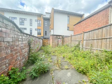 2 bedroom Terraced House for sale in Leicester