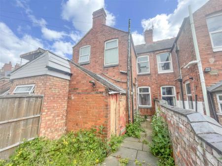 2 bedroom Terraced House for sale in Leicester