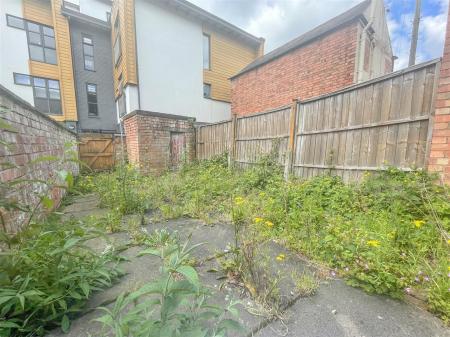 2 bedroom Terraced House for sale in Leicester