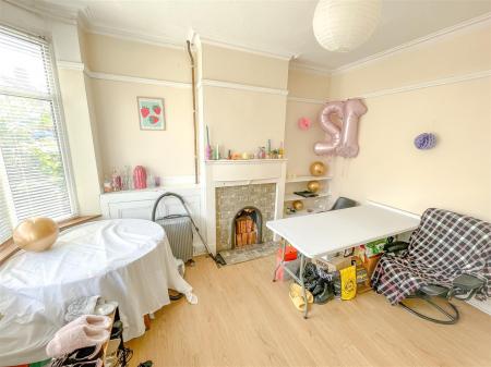 2 bedroom Terraced House for sale in Leicester