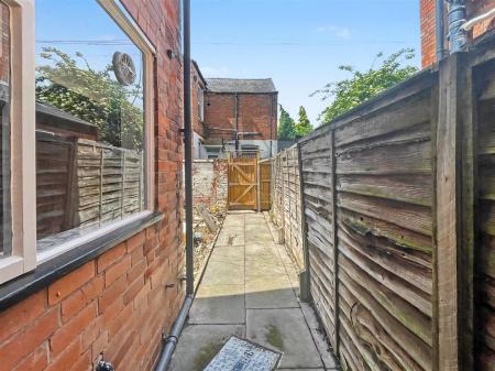 2 bedroom Terraced House for sale in Western Road, Leicester
