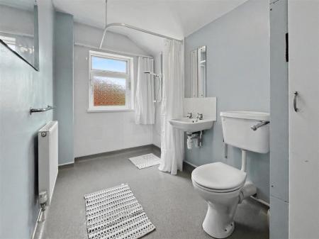 2 bedroom Terraced House for sale in Western Road, Leicester