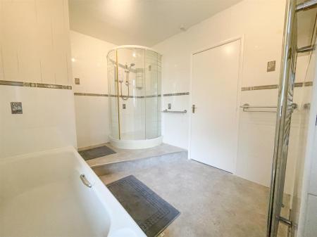 2 bedroom Flat for sale in Wallace Court,London Road, Stoneygate, Leicester