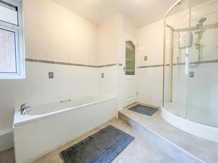 2 bedroom Flat for sale in Wallace Court,London Road, Stoneygate, Leicester