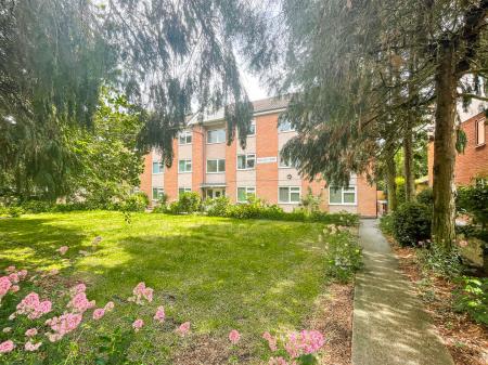 2 bedroom Flat for sale in Wallace Court,London Road, Stoneygate, Leicester