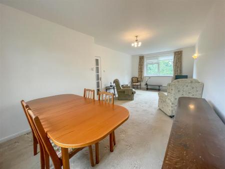 2 bedroom Flat for sale in Wallace Court,London Road, Stoneygate, Leicester